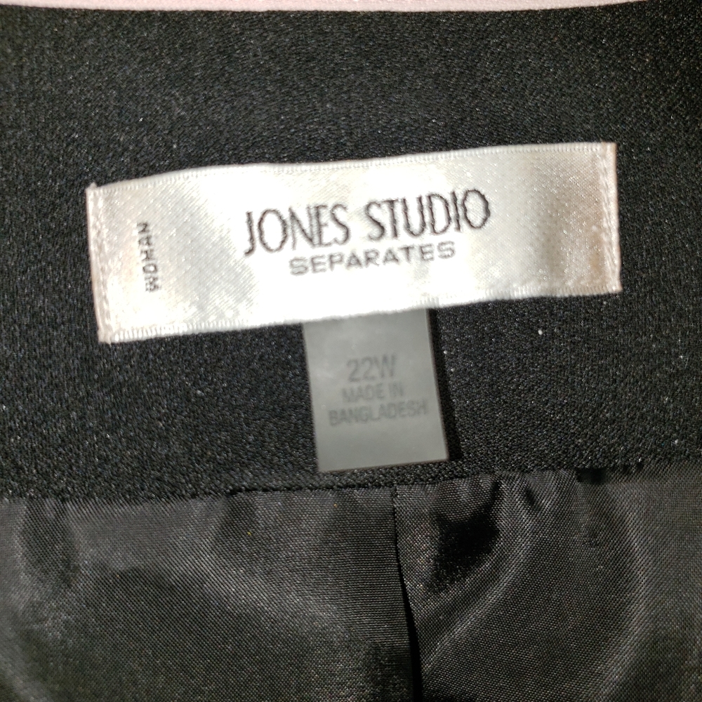 Blazer - Picture 2 of 2